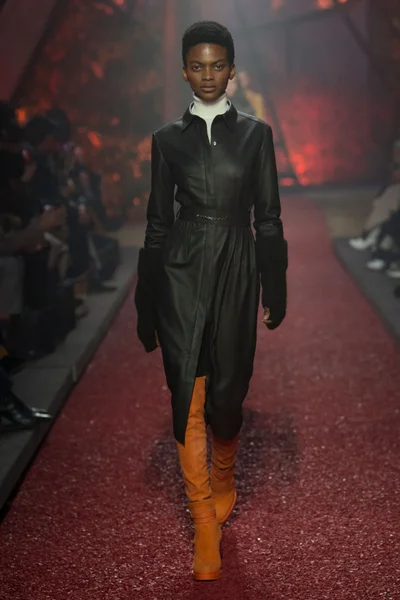 Look 15